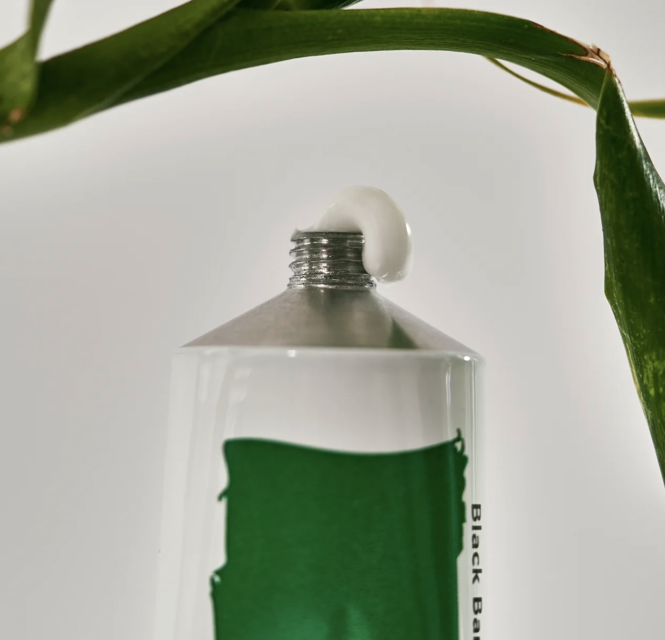 Haruharu Wonder Black Bamboo Nourishing Calming Hand & Nail Cream